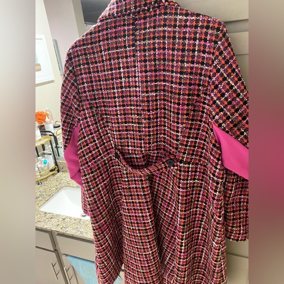 Beautiful Coat - Picture 2 of 2